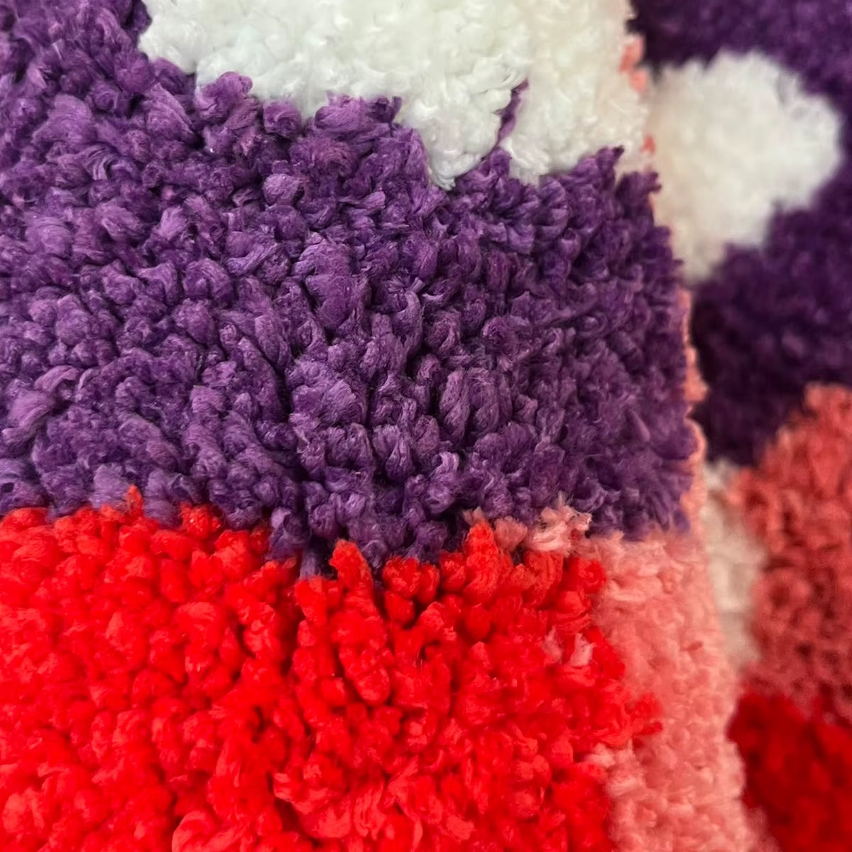 Red Psychedelic Mushrooms Tufted Rug Anti-Slip Trippy Bedroom Handmade Flocking Rug Carpet Living Room Entrance Rug Home Decor